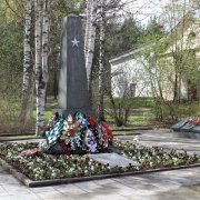 Братская могила советских воинов
